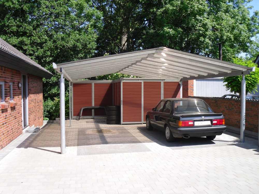 Sadeltag Carport med redskabsrum